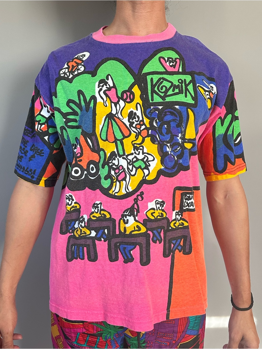 Vintage 90’s Kozmik Pop Art Graphic Multicolor Short Sleeve Tee
